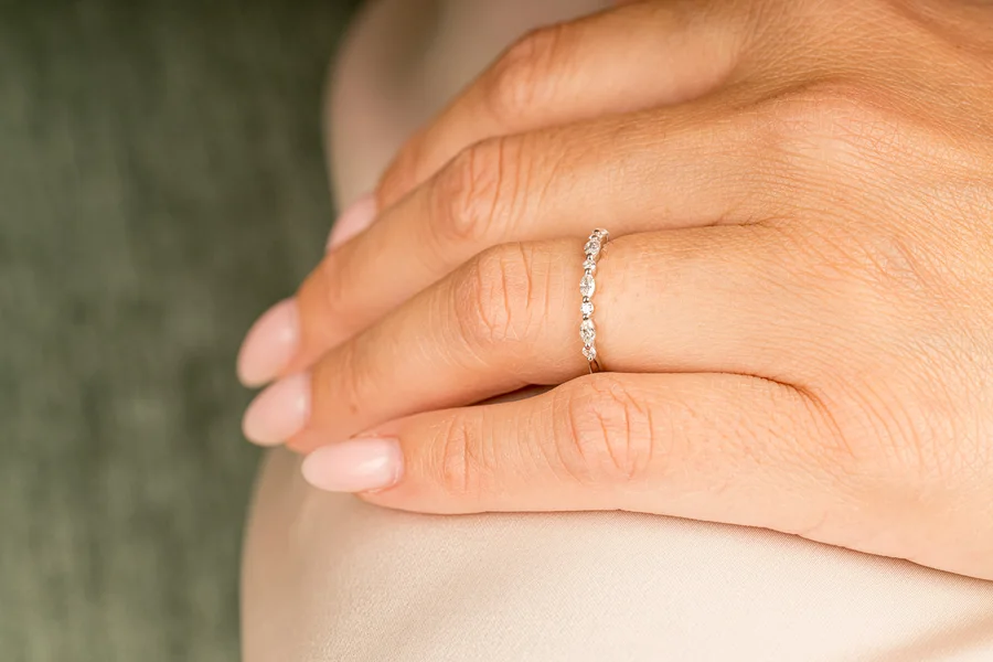 Everything you need to know about wedding rings: cost, wearing and tips