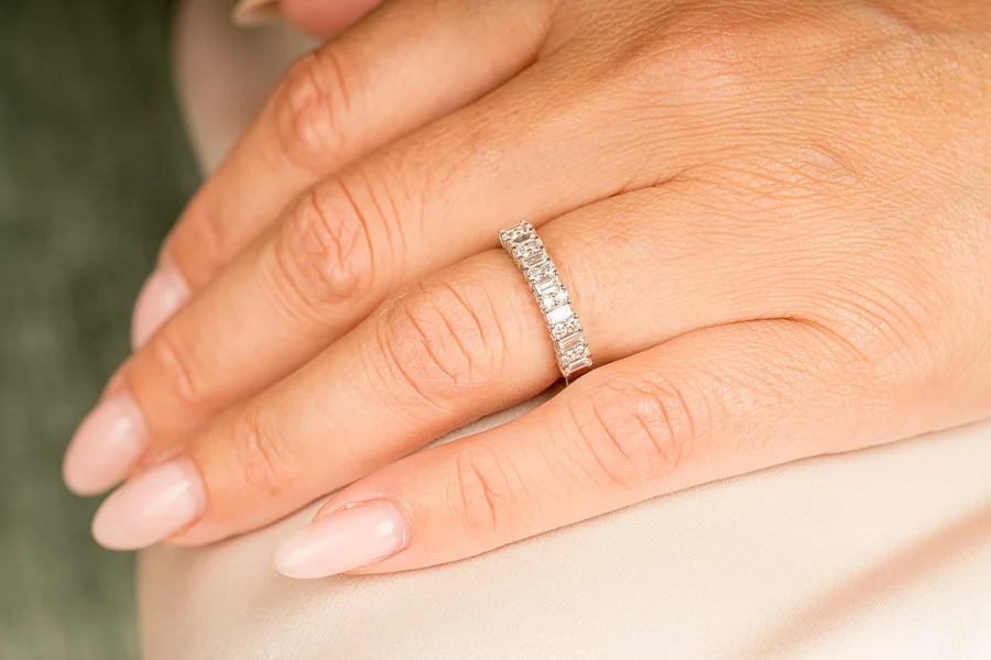 Everything you need to know about wedding rings: cost, wearing and tips